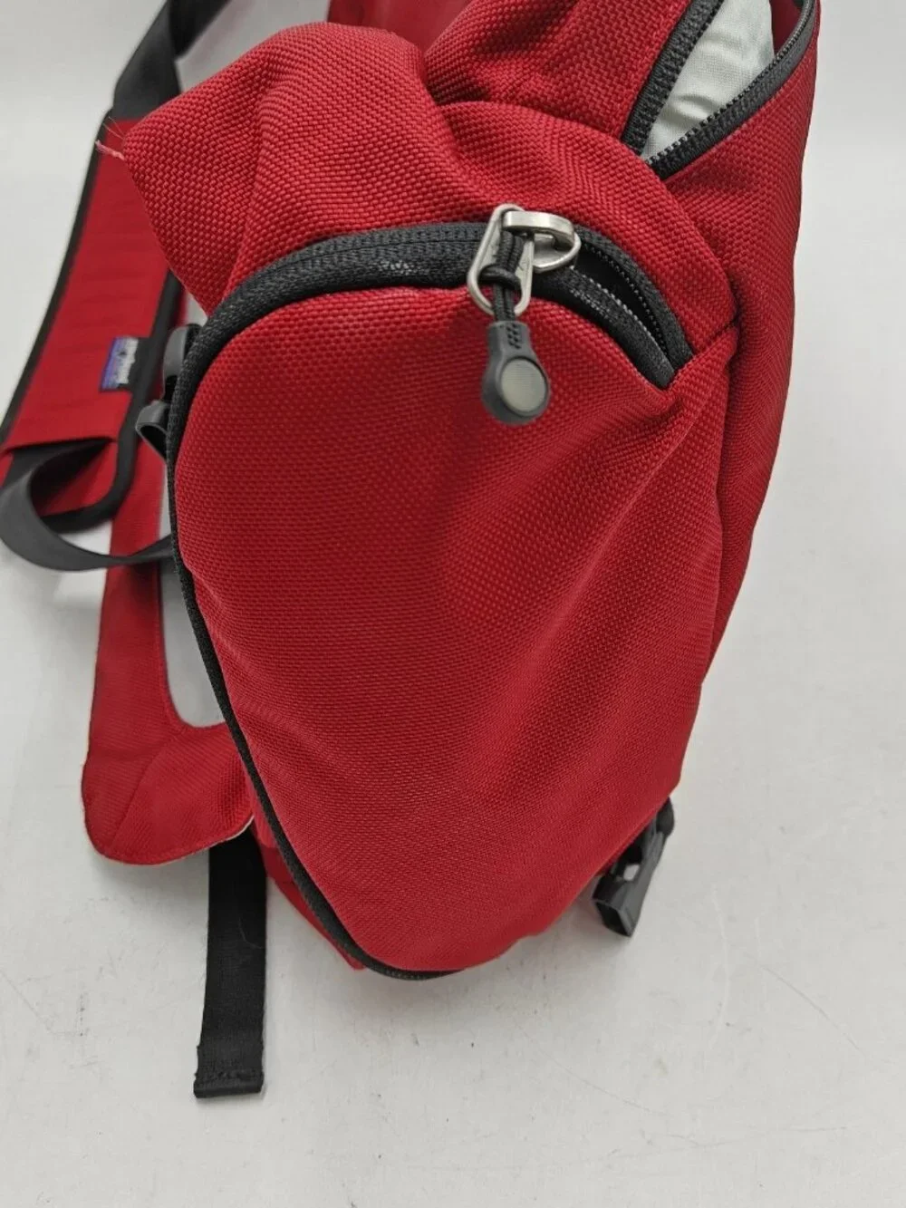 PATAGONIA Large Critical Mass Canvas Reflective Messenger Bag Red